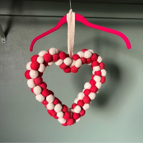 Home Decor Valentine’s Day Red and White FELT Heart Wreath - Picture 4 of 7